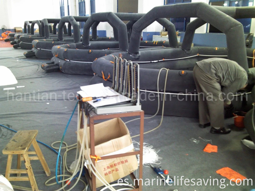 Lanzamiento de la salvavidas de la marina de equipos marinos para salvar vidas